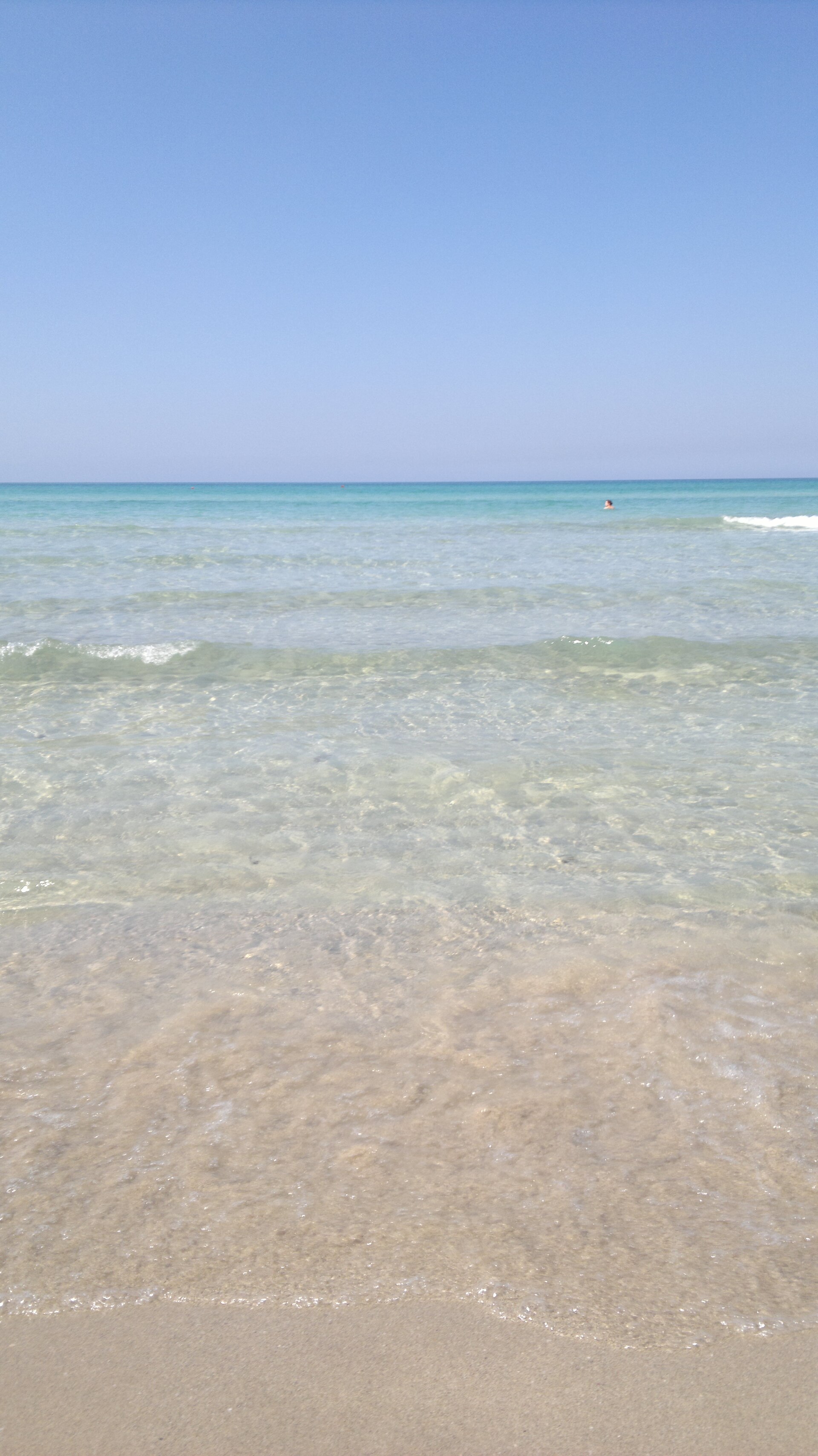 Sabbia bianca e acqua bassa e trasparente della spiaggia di Pescoluse